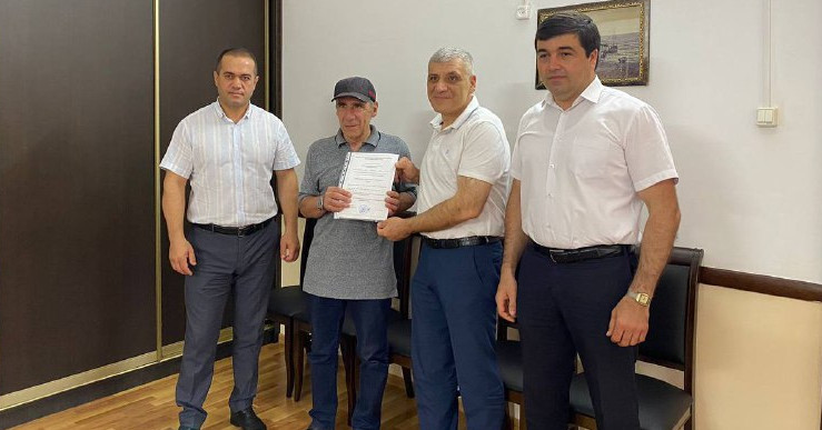 Представители Минтруда РД в Дербенте вручили свидетельства о предоставлении субсидии на улучшение жилищных условий отдельной категории граждан